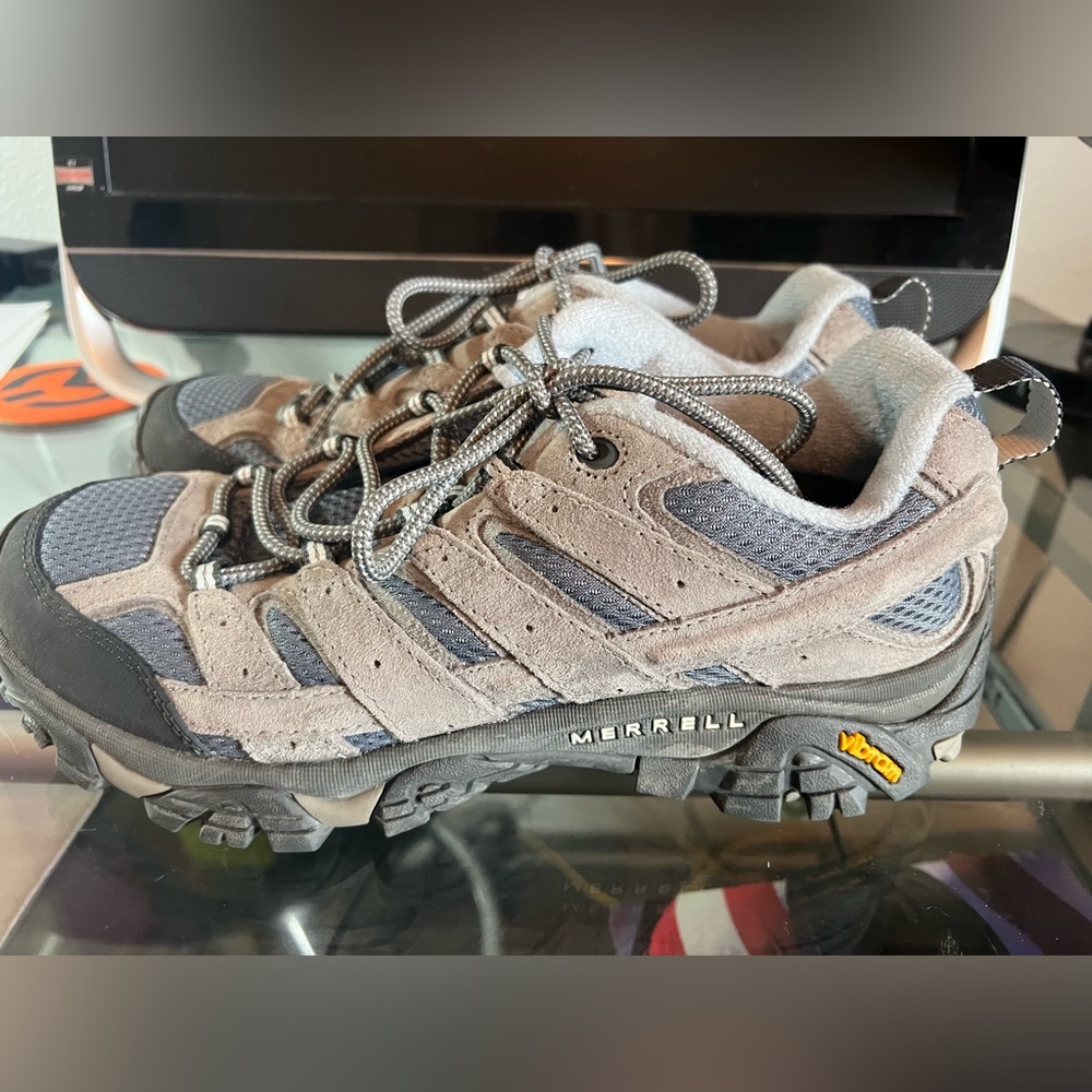 Merrell vibram size 11 athletic shoe tennis shoe